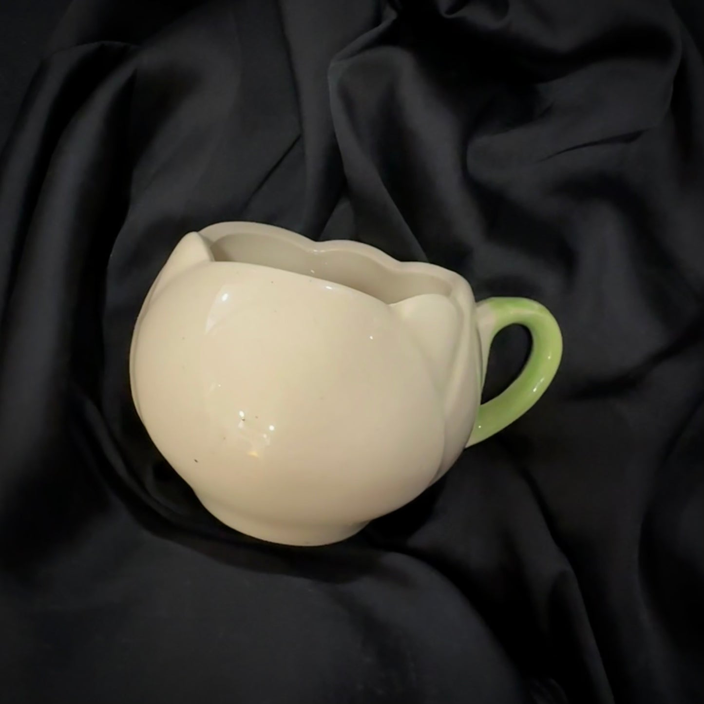 WHITE TULIP MUG